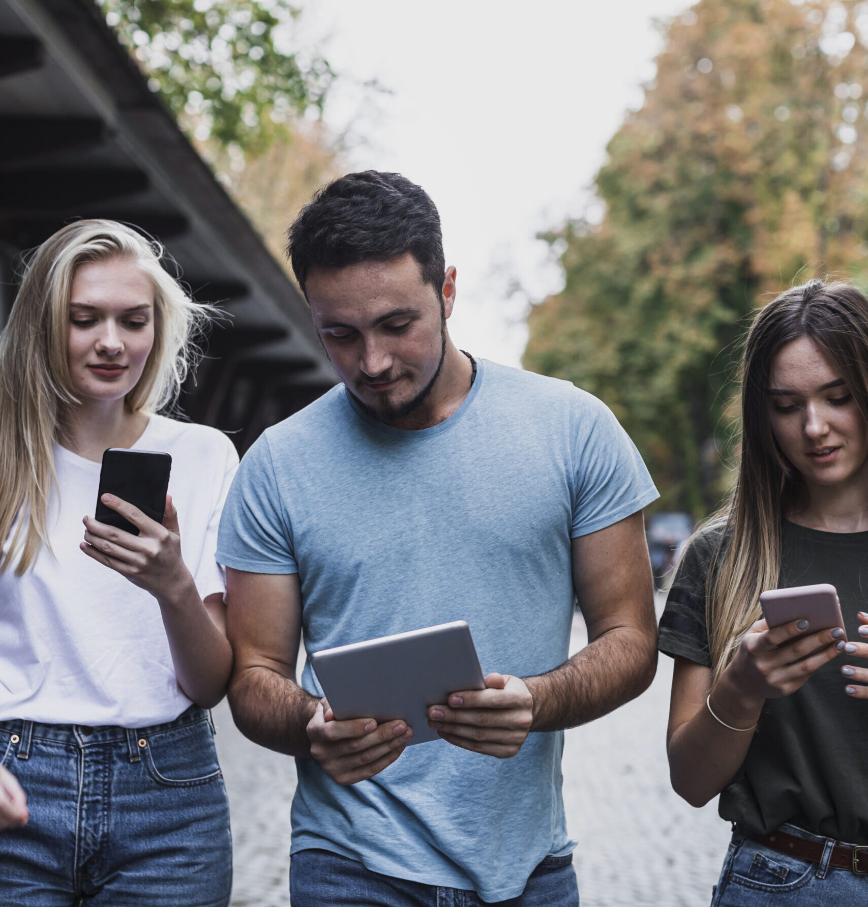 front-view-teens-checking-their-message-phones